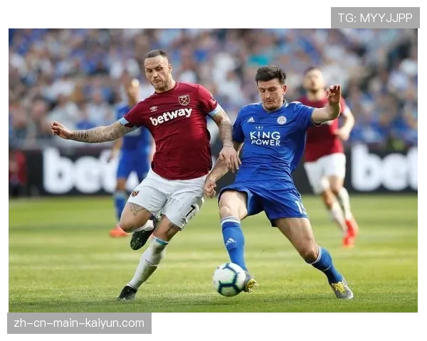 马奎尔约罗临时中卫组合表现稳健,防空能力有效限制对手 马奎尔约罗临时中卫组合表现稳健,防空能力有效限制对手